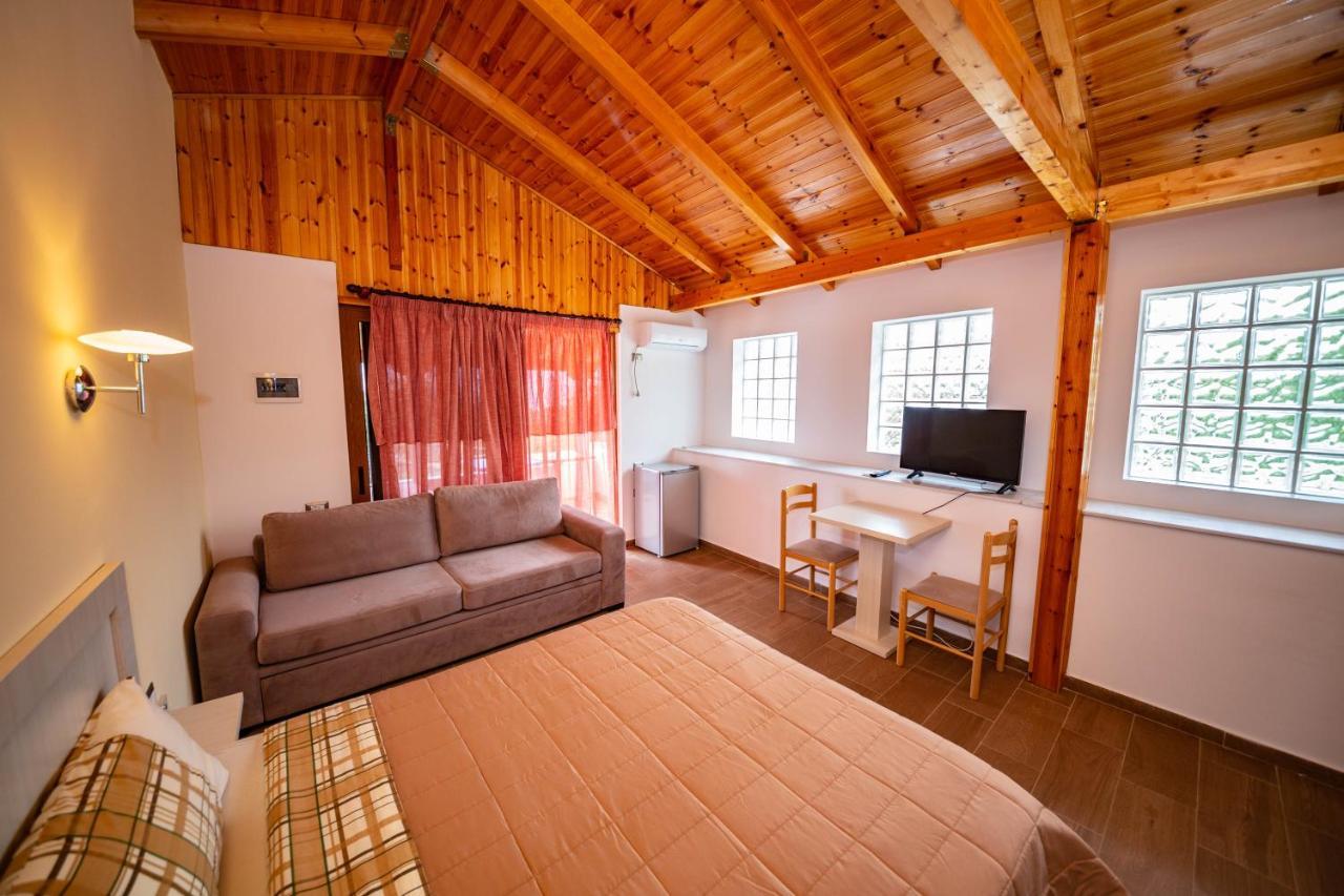 Guest House Luiza Borsh Exteriör bild